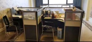 西安辦公設(shè)備回收:辦公家具，員工位，會議  　　桌，老板臺，保險(xiǎn)柜